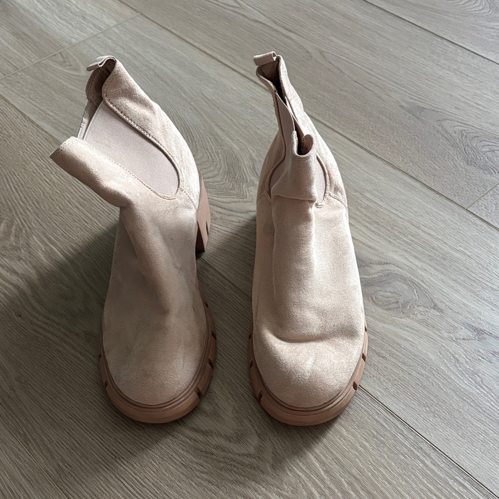 Women's Chunky Chelsea Ankle Boots in Light Peachy Beige
